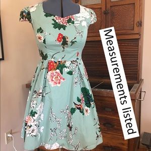 Measurements listed sz 10 like new